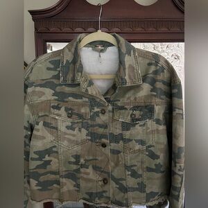 Free People Camo Denim jacket color is faded woodland camo print. Oversized XS